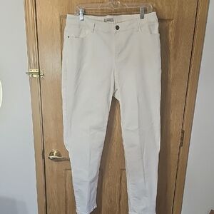 Catherines Women's Skinny Jeans in Cream